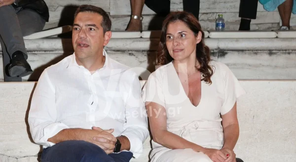 Με καλοκαιρινή διάθεση ο Αλέξης Τσίπρας και η Μπέτυ Μπαζιάνα - Η σπάνια έξοδος του ζευγαριού