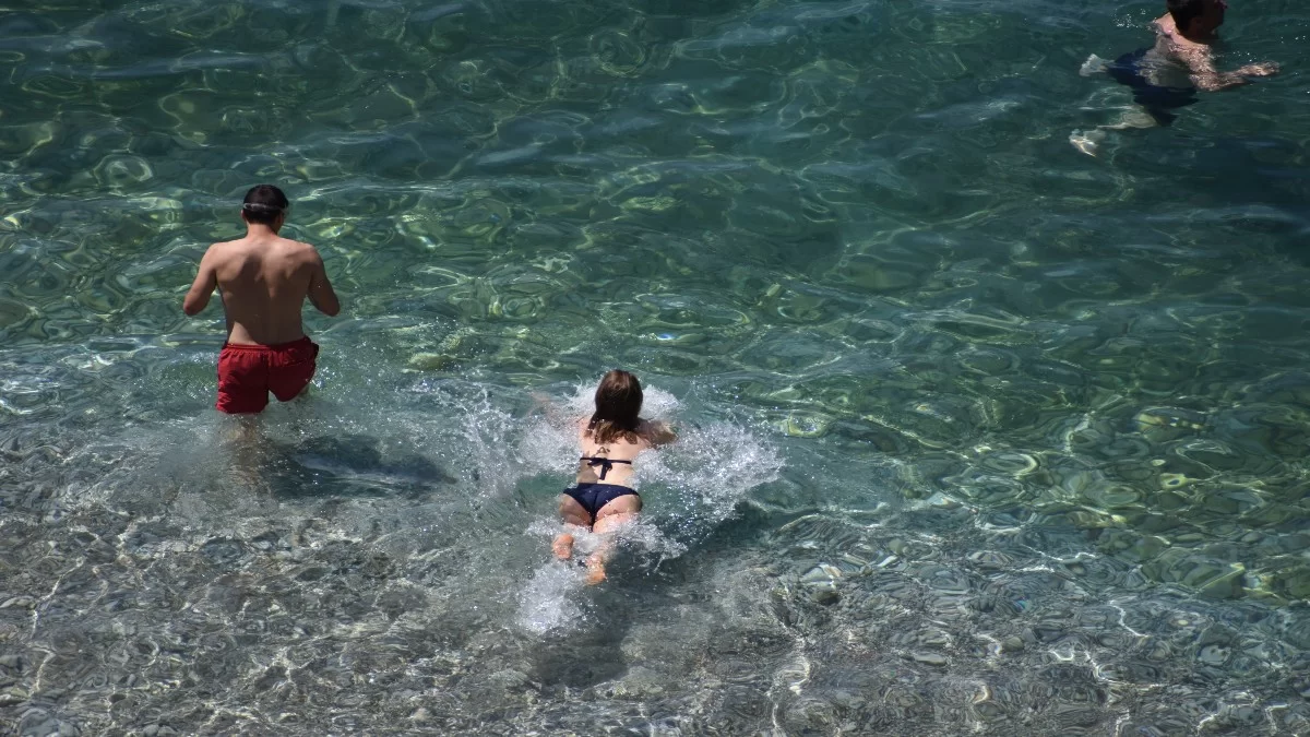 Καιρός (1/6): Στα ύψη και σήμερα η θερμοκρασία - Μέχρι πού θα φτάσει ο υδράργυρος