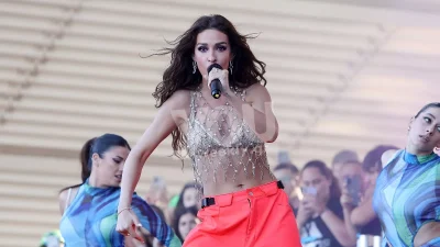 Με λαχανί κολλητό φόρεμα και καπέλο στην ίδια απόχρωση στα Mad VMA 2022 η Ελένη Φουρέιρα