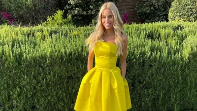 Παραπάνω από μηνιάτικο - Πόσο κοστίζει το φόρεμα που έβαλε η Νομικού στα βαφτίσια στην Κρήτη