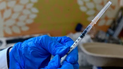 Κορωνοϊός: Έρχεται 4η δόση για όλους άνω των 30 - Η εισήγηση της Επιτροπής