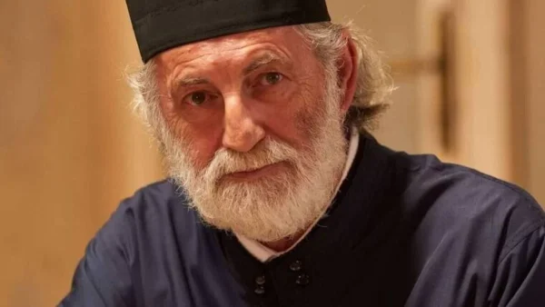 Βαπτίσια για τον Παπά από το «Σασμό» : Η φωτογραφία εκτός γυρισμάτων