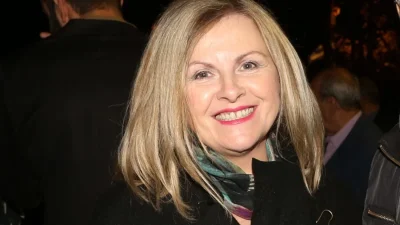 Με φοβερή θέα και γεμάτο πίνακες - Φωτογραφίες από το εντυπωσιακό σπίτι της Άννας Χατζησοφιά