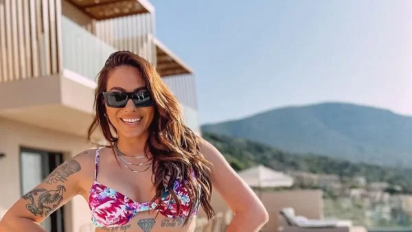 Με ροζ ριγέ μικροσκοπικό μπικίνι η Ευρυδίκη Βαλαβάνη «ανάβει» φωτιές - Η φωτογραφία στο Instagram