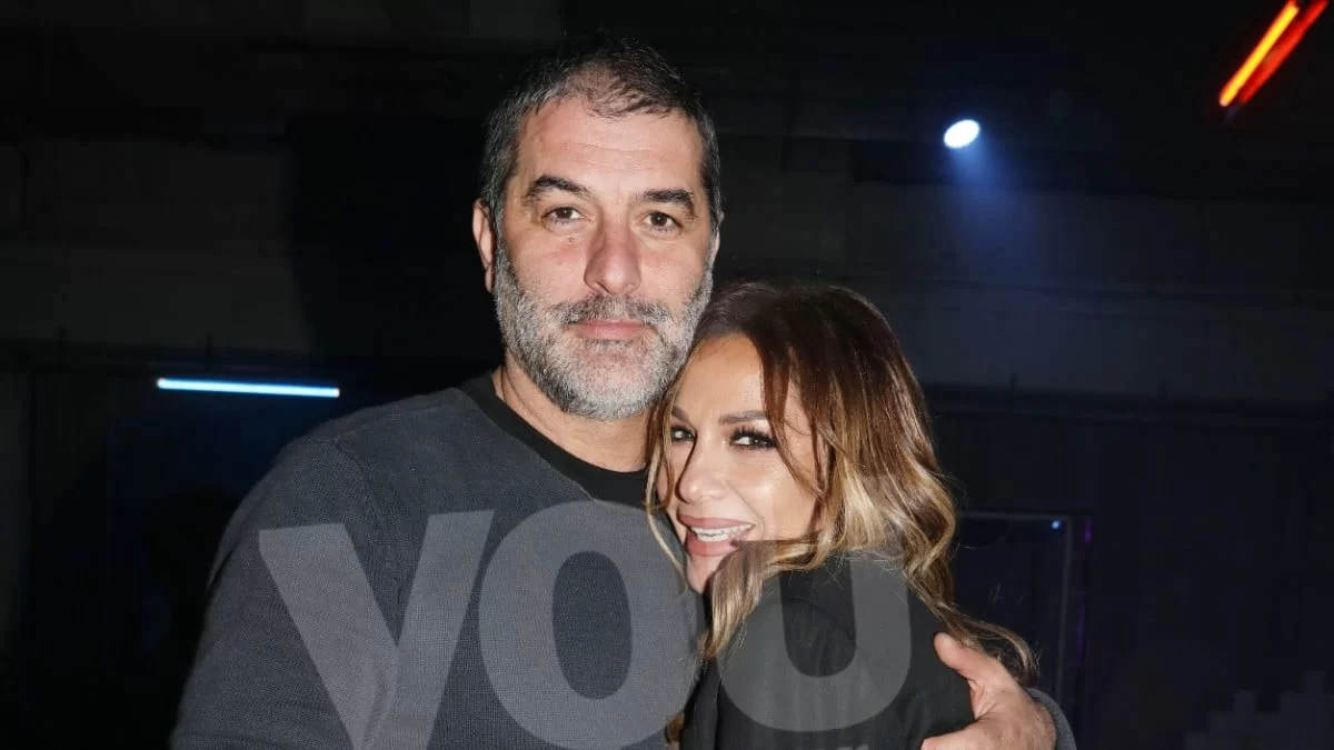 Ο Μπισμπίκης στα παρασκήνια της συναυλίας της Δέσποινας Βανδή - Φωτογραφία από πίσω