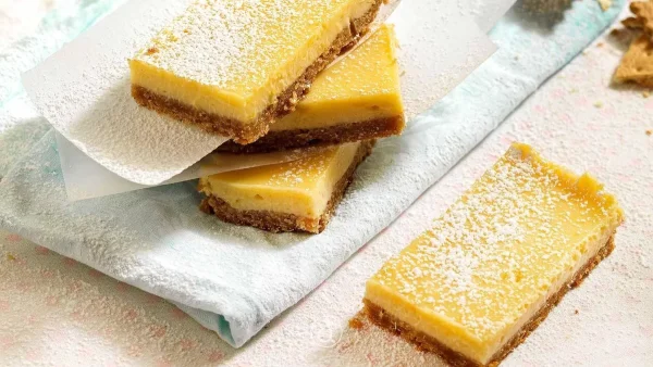 Είναι πανεύκολες και χωράνε στην τσάντα σου - Σπιτικές μπάρες λεμονιού με μπισκότα