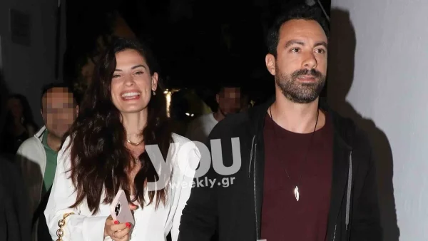 Χριστίνα Μπόμπα - Σάκης Τανιμανίδης: Βραδινή έξοδος στα σοκάκια της Μυκόνου