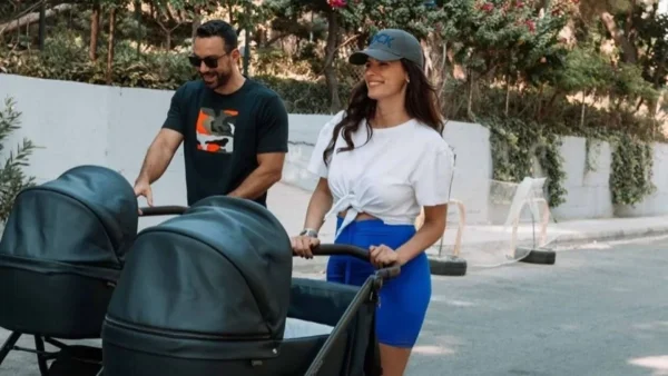 Χριστίνα Μπόμπα: Ξετρελαίνει η νέα φωτογραφία από τη Μύκονο με το ''διδυμάκι''