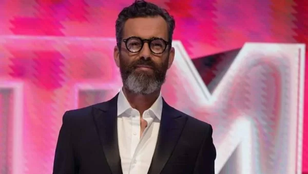 Αυτός είναι ο σύντροφος του Άγγελου Μπράτη - Είναι μαζί έναν χρόνο