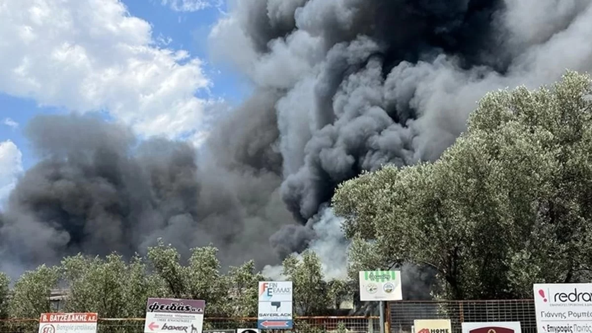 Πυρκαγιά τώρα στο Μενίδι