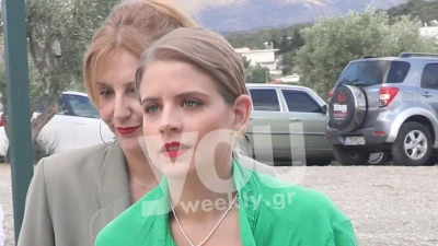 Ντυμένη στα πράσινα στο πλευρό του Παπαγεωργίου: «Έλαμψε» στον γάμο Αυγουστίδη - Κρασσά η Δανάη Μιχαλάκη
