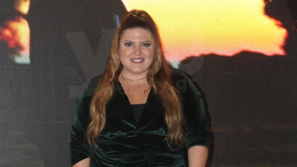 Σούσουρο με την ανάρτηση της Δανάης Μπάρκα - Πόζαρε ακομπλεξάριστη με το μπικίνι της στη Μύκονο