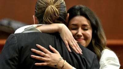 Τα βλέμματα του κοινού στράφηκαν στην δικηγόρο του Τζόνι Ντεπ - Δάκρυσε η Καμίλ Βάσκεζ