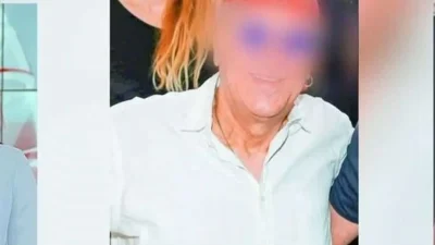 Δίκη Ντράμερ: Με μακό μπλουζάκι και βερμούδα εμφανίστηκε στο δικαστήριο - Ξεσπά η μητέρα της ανήλικης