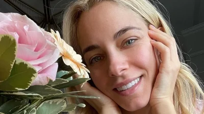 Έχει ολόκληρο σαλόνι - Με τεράστιο καναπέ και γεμάτη δέντρα η βεράντα της Δούκισσας Νομικού