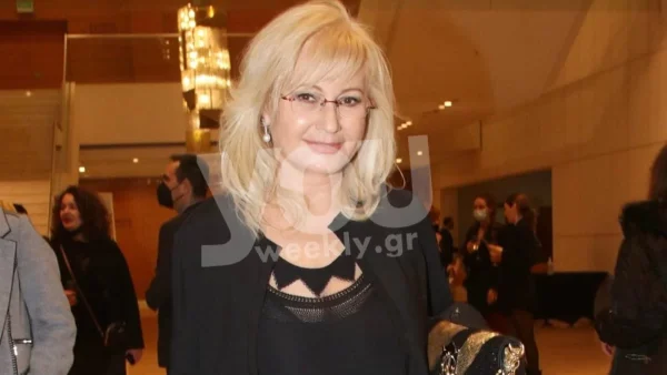 Τεράστιο το τζάκι που έχει - Φωτογραφίες από το μοντέρνο σπίτι της Αγγελικής Νικολούλη