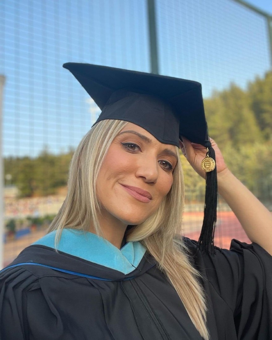 Η Έλενα Παπαβασιλείου πήρε πτυχίο ψυχολογίας