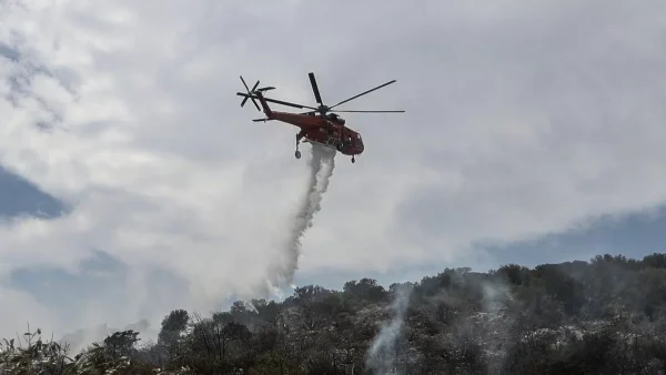 Φωτιά στη Λούτσα: Στο νοσοκομείο κάτοικος που τραυματίστηκε
