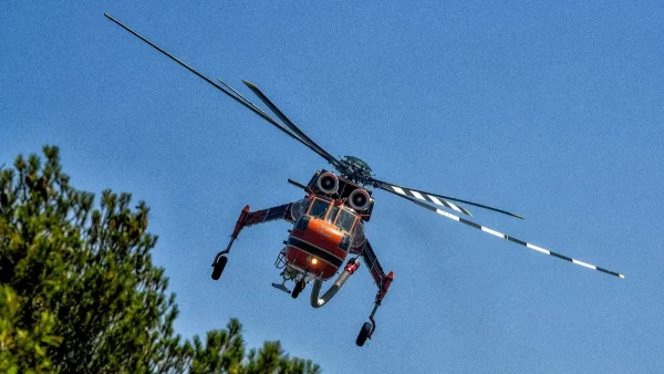 Φωτιά στο Πέραμα - Φλέγεται πλοίο