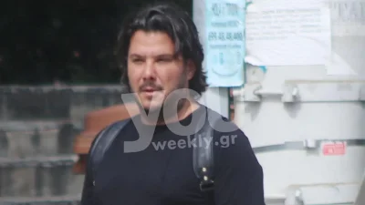 Με φωσφοριζέ μαλλί και ζεβρέ παντελόνι - Σπάνια δημόσια εμφάνιση του Φώτη Ζογλοπίτη με την σύντροφό του