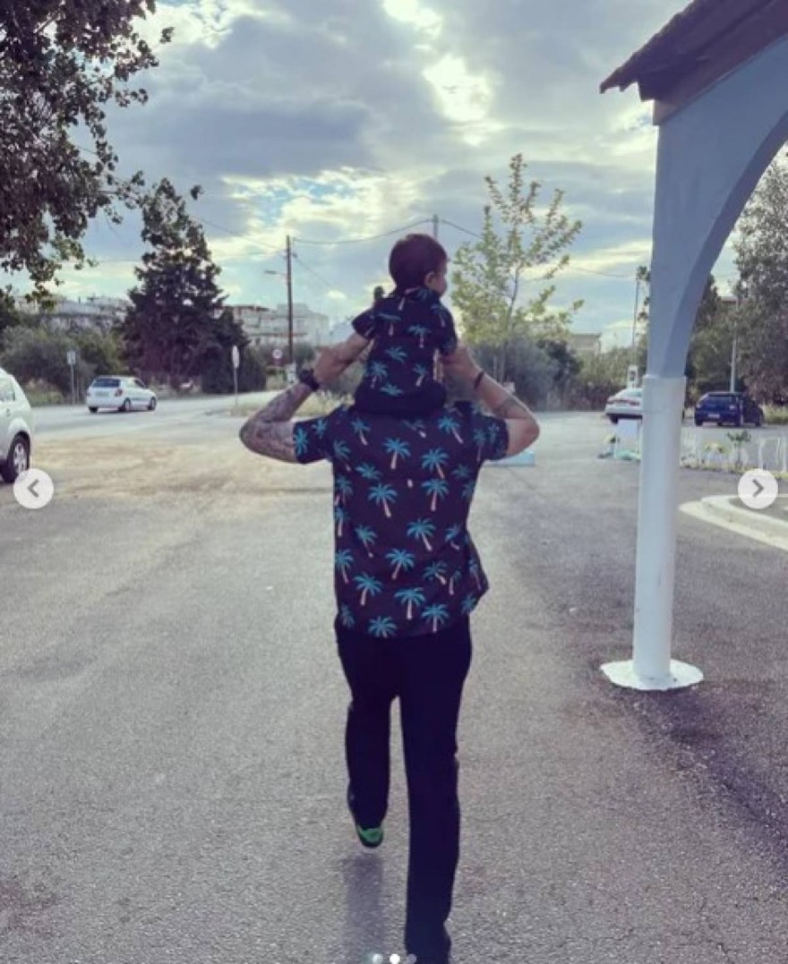 Άκης Πετρετζίκης με τον γιο του