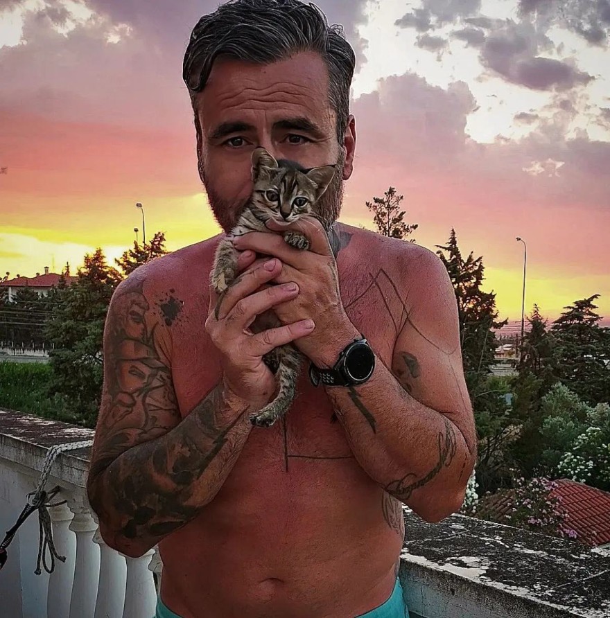 Το γατάκι που υιοθέτησε ο Γιώργος Μαυρίδης