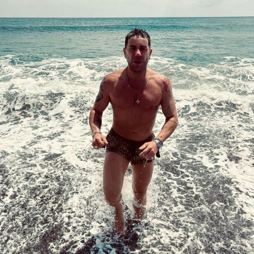 Μαζωνάκης με μαγιό