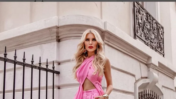 Σε αποχρώσεις του καφέ και του ροζ  - Φωτογραφίες από την κρεβατοκάμαρα της Κατερίνας Καινούργιου