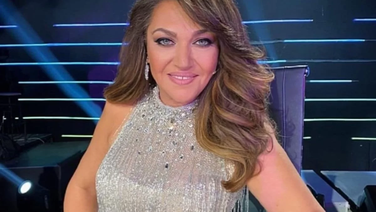 Καίτη Γαρμπή: Έμεινε "κάγκελο" με την τρυφερή έκπληξη του γιου της επί σκηνής για τα γενέθλιά της