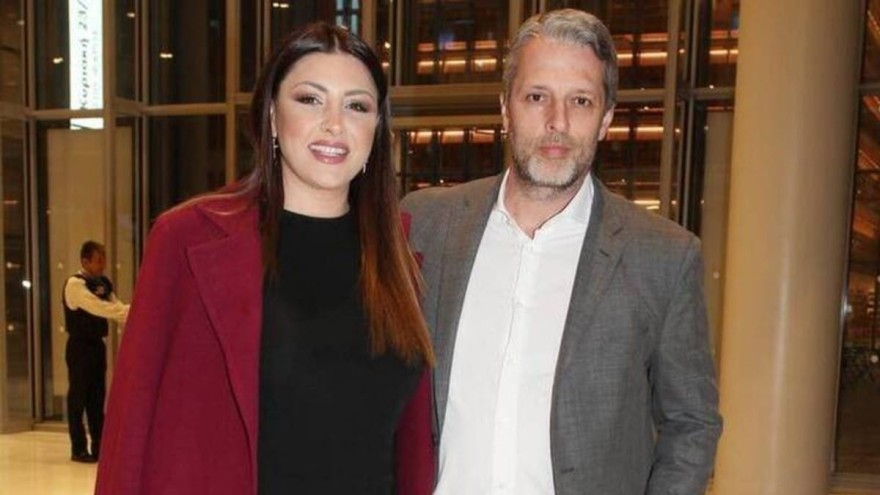Η Έλενα Παπαρίζου με τον σύζυγο Ανδρέα Καψαλή σε κοινή έξοδο