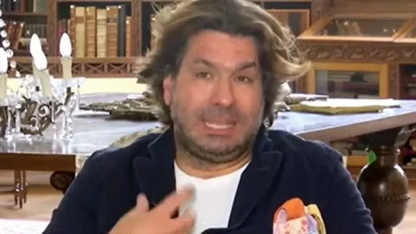 «Μέχρι και που έφυγαν από τη ζωή οι γονείς μου...» - Ο Γιώργος Καράμπελας αποκαλύπτει και συγκινεί για το bullying