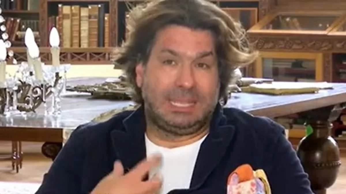 «Μέχρι και που έφυγαν από τη ζωή οι γονείς μου...» - Ο Γιώργος Καράμπελας αποκαλύπτει και συγκινεί για το bullying