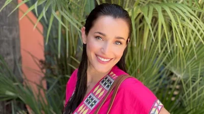 Με κοντό τζιν σορτσάκι στην παραλία με τα παιδιά η Κάτια Ζυγούλη - Τα πόδια της αρετουσάριστα