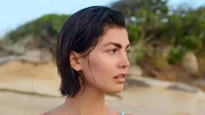 Με αποκαλυπτικό χρωματιστό μπικίνι - Η Κέισι Μίζιου ποζάρει και ''ρίχνει'' το Instagram