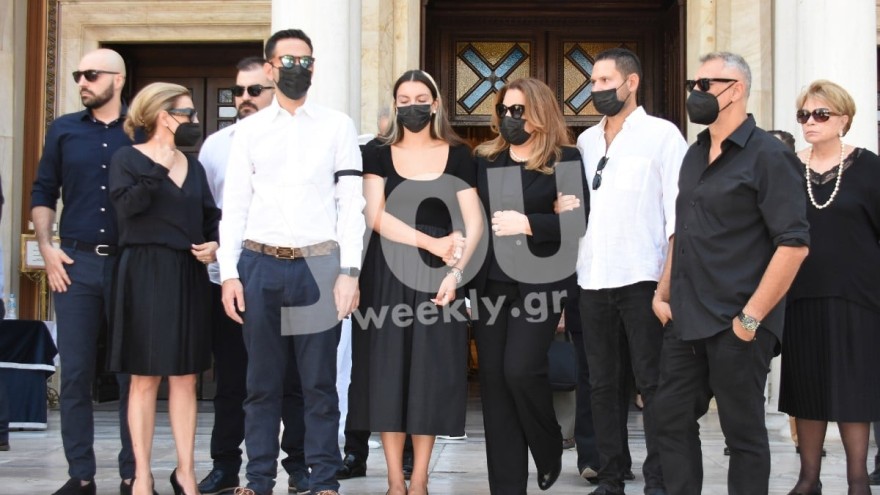  Ασύλληπτος ο θρήνος των συγγενών του ναύαρχου