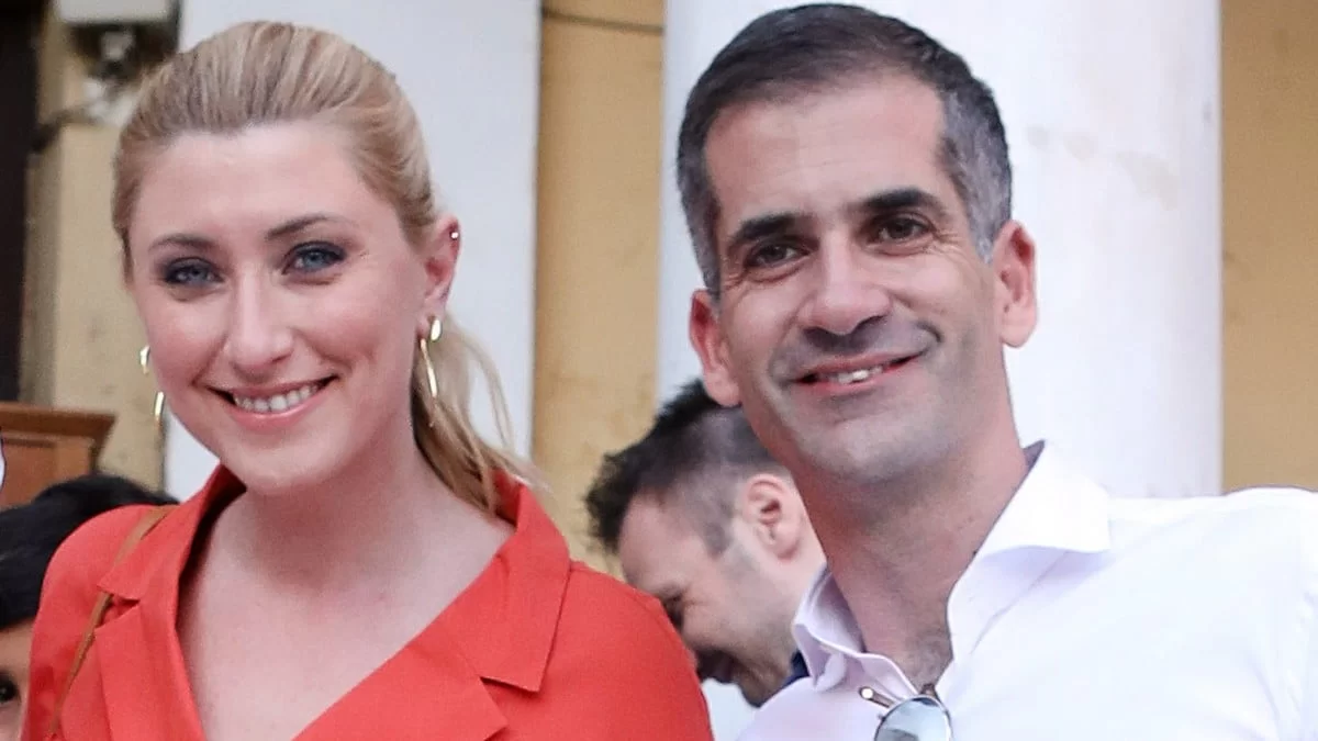 Καμία σχέση με την Σία Κοσιώνη - Η εντυπωσιακή πρώην σύντροφος του Κώστα Μπακογιάννη