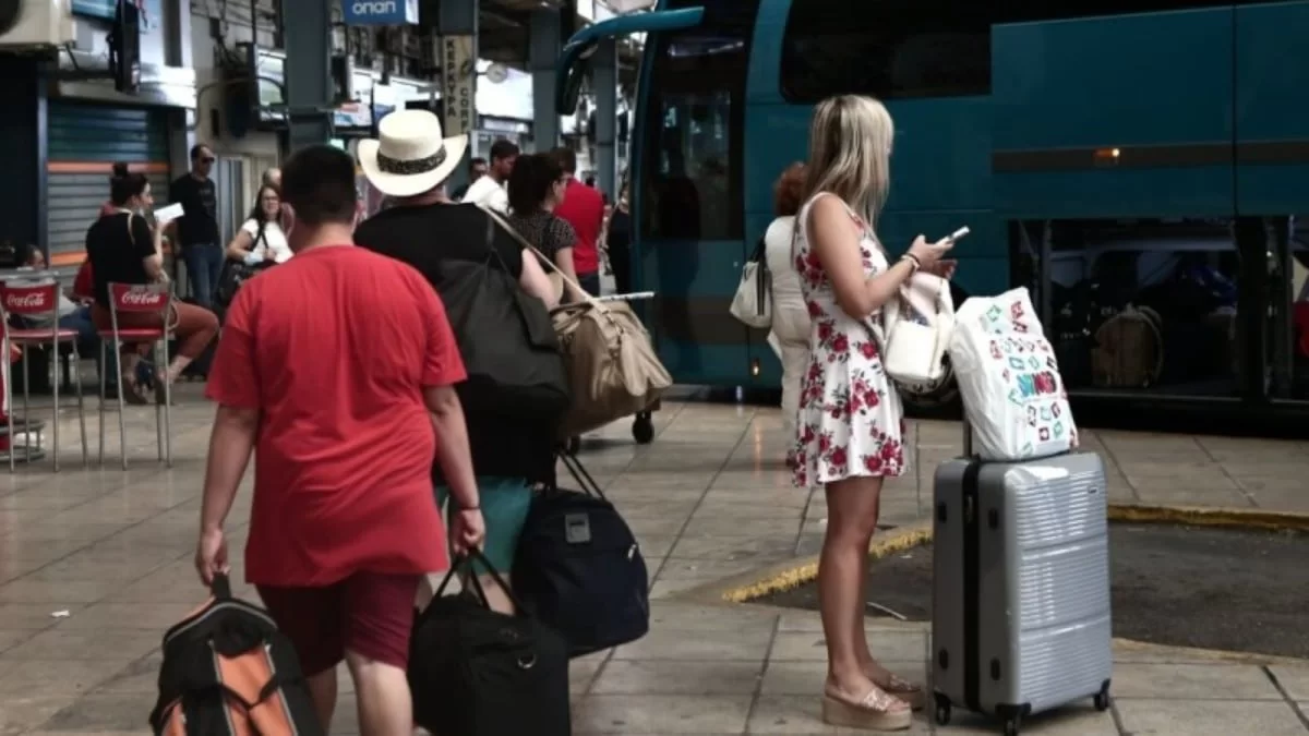 «Πρέπει να φοράνε όλοι...»: Ξέσπασε ο πατέρας της 24χρονης που δέχτηκε σεξιστική επίθεση από οδηγό ΚΤΕΛ