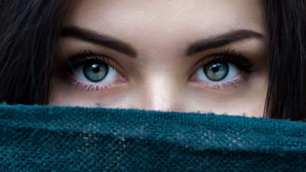 Τρίψτε μαγειρική σόδα κάτω από τα μάτια 3 φορές την εβδομάδα - Το θαύμα της ομορφιάς στο πρόσωπο σας