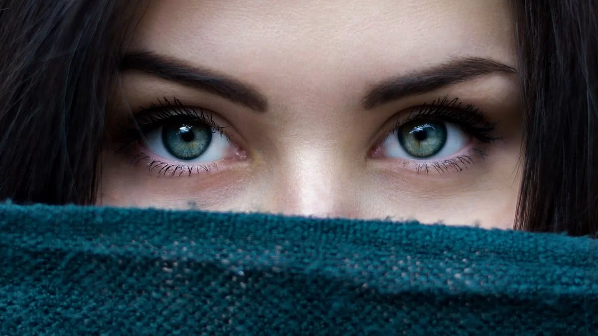 Τρίψτε μαγειρική σόδα κάτω από τα μάτια 3 φορές την εβδομάδα - Το θαύμα της ομορφιάς στο πρόσωπο σας