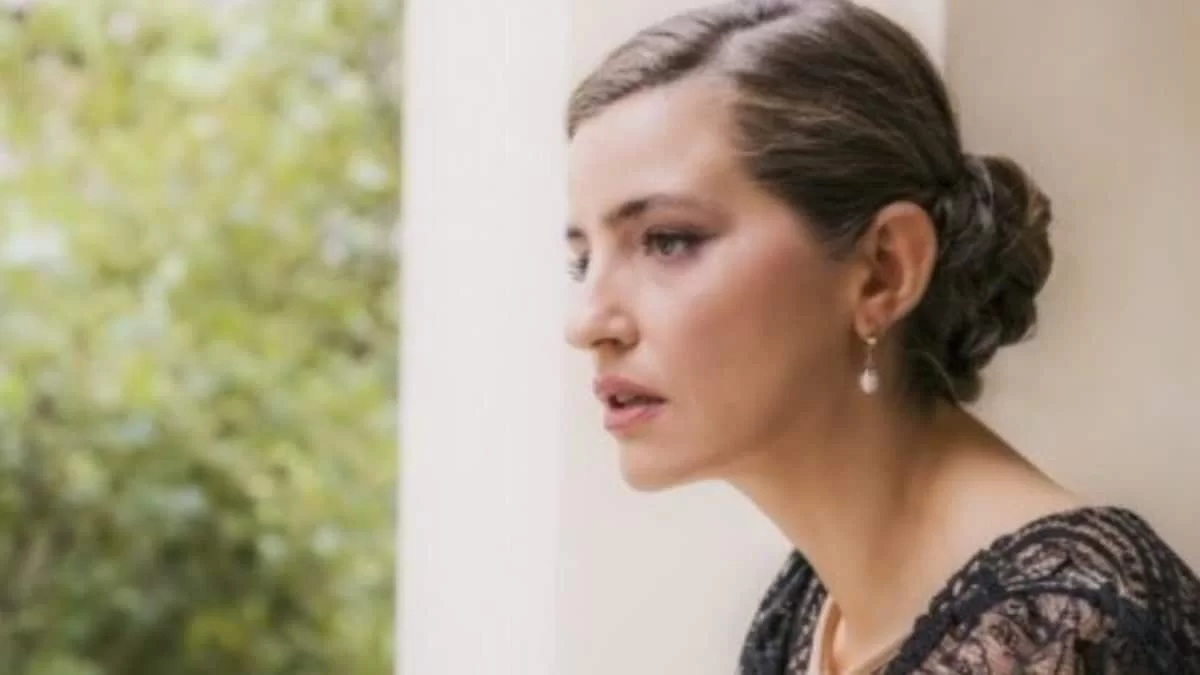 Πολύ πιο αδύνατη και με μακριά μαύρα μαλλιά - Αγνώριστη η Μαρία Κίτσου 12 χρόνια πριν