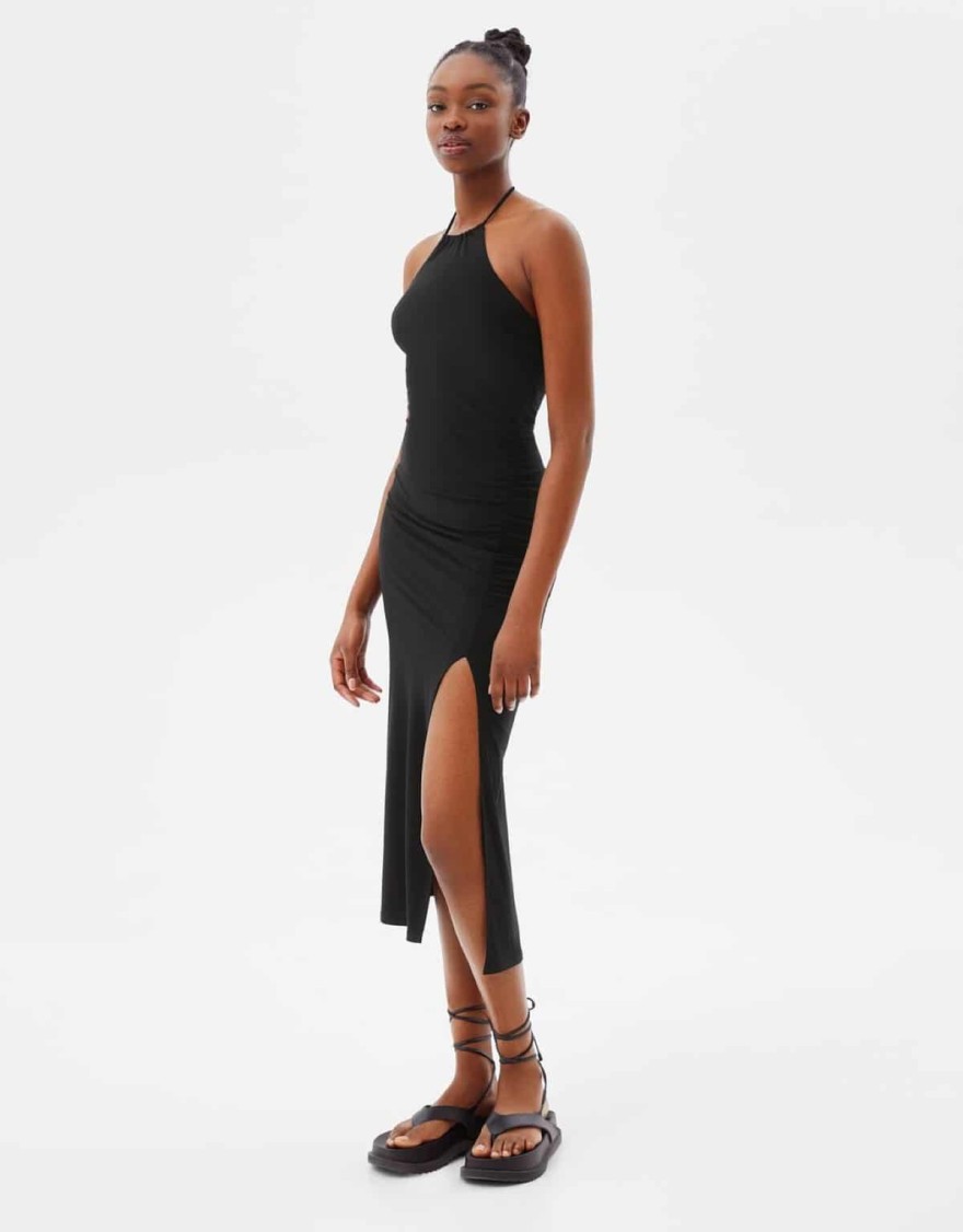 Μαύρο φόρεμα από τα Bershka