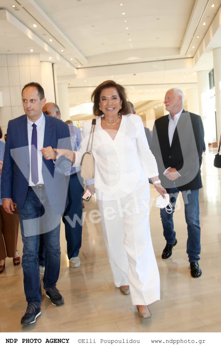 Ντόρα Μπακογιάννη outfit