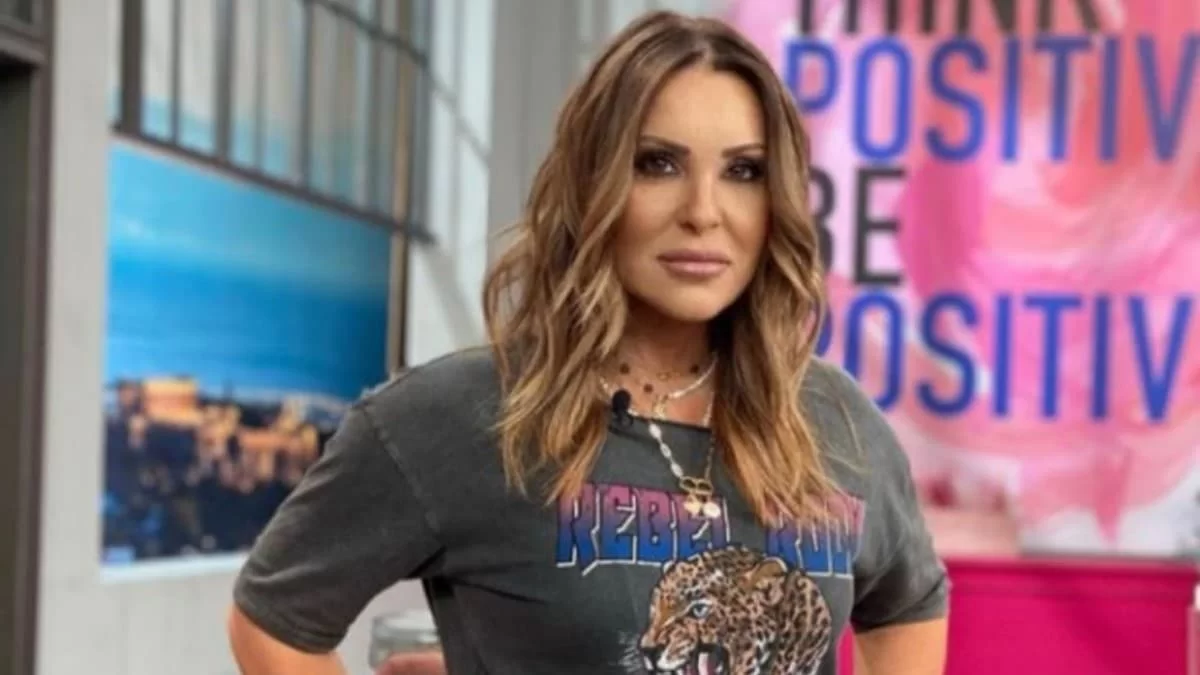 Tράβηξε όλα τα βλέμματα πάνω της: Υπέρκομψη και λαμπερή η Ναταλία Γερμανού στα «Ποσειδώνια 2022»