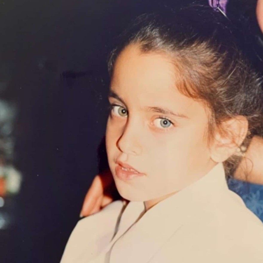 Φωτογραφίες με τη μελαχρινή Δούκισσα Νομικού