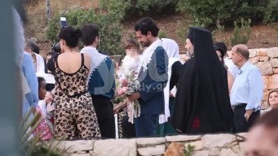 Κοκκινομάλλα και πασίγνωστη - Αυτή η ηθοποιός βάφτισε τον γιο του Ορφέα Αυγυστίδη