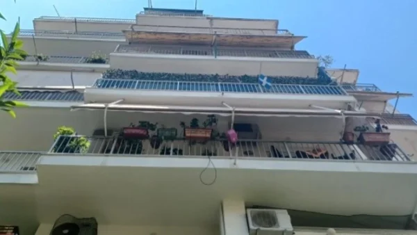 Παγκράτι: Μητέρα δύο παιδιών η 36χρονη που έπεσε από το μπαλκόνι