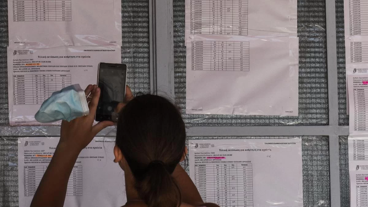 Πανελλήνιες 2022: Πρεμιέρα για τους μαθητές του ΕΠΑΛ με τα Νέα Ελληνικά