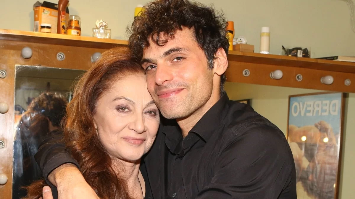 Με μούσια και μακριά μαλλιά - Αυτός είναι ο πατέρας του Γιώργου Παπαγεωργίου και πρώην σύζυγος της Φιλαρέτης Κομνηνού