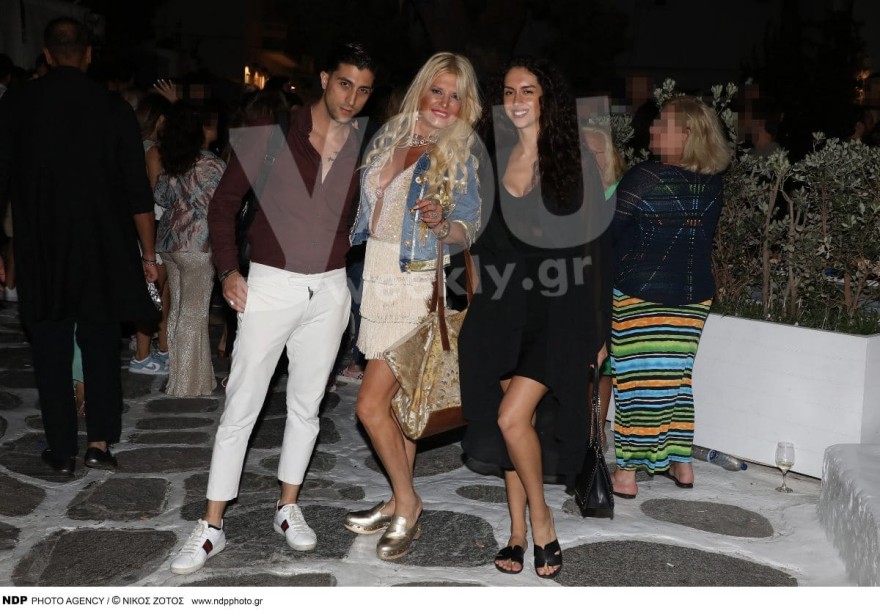 Μαρίνα Πατούλη Μύκονος βραδινή έξοδος