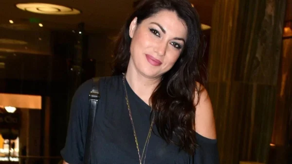 «Σπάνια απαντώ σε σαπίλες του δικτύου» - Το ξέσπασμα της Ρένεση σε σχόλιο για τον πατέρα του παιδιού της